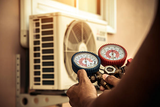 Professional Hvac technician working in Shelby, MS